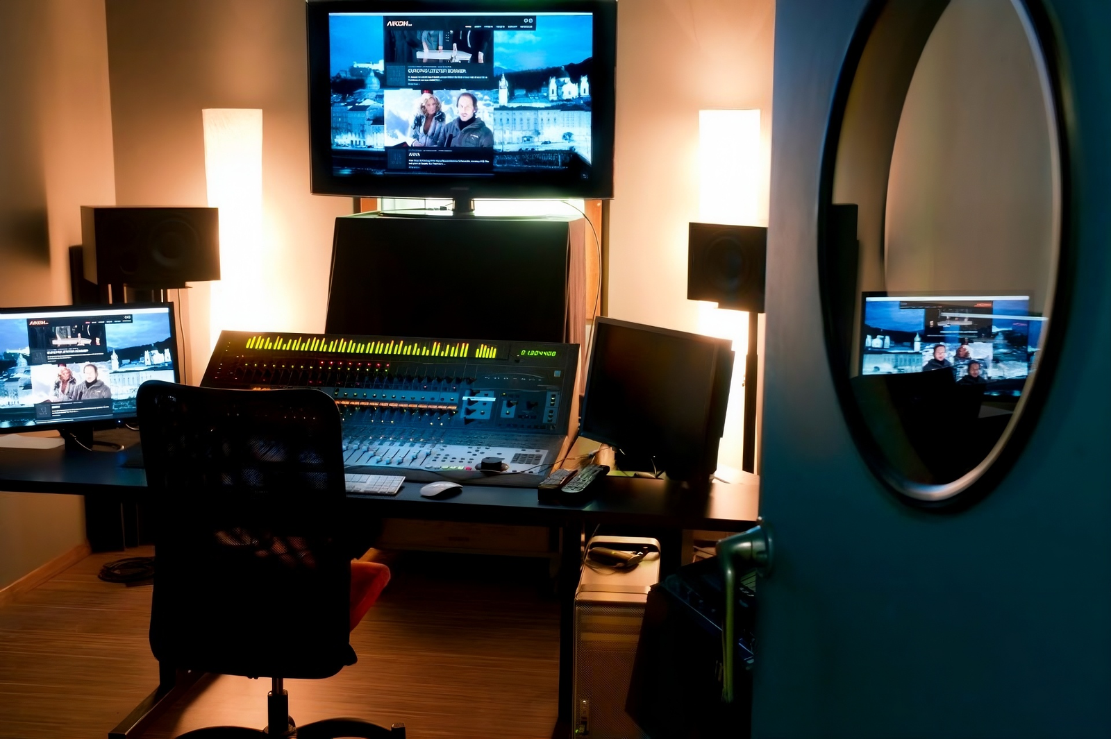 AIKON mt Studio B | Photos © 2012 Luigi Caputo